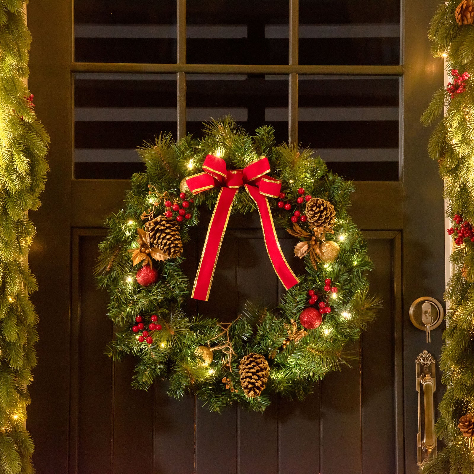HOMCOM 60cm Pre-Lit Artificial Christmas Door Wreath Holly LED Decor Pine Cones Hanging Glittered Festival Indoor Decoration