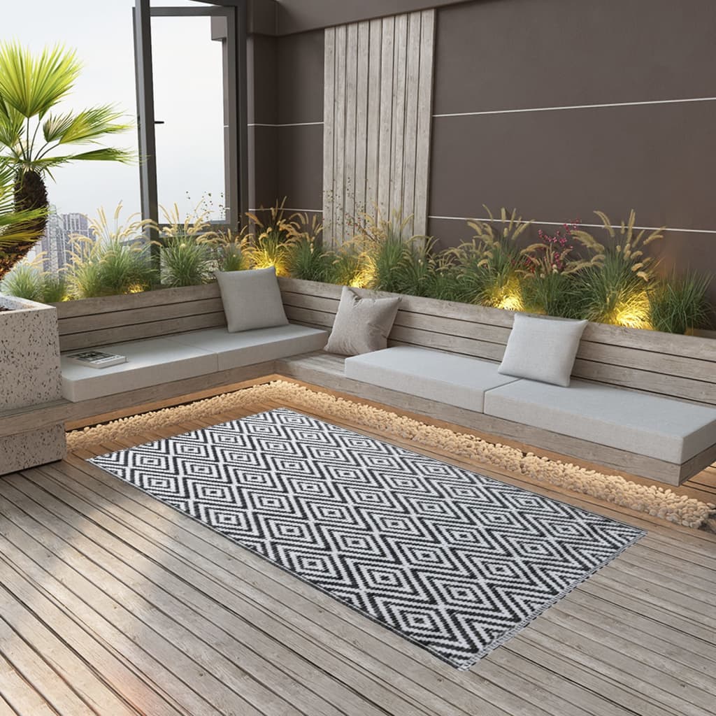 vidaXL Outdoor Carpet | White and Black | Polypropylene | 160x230 cm | Pattern 1