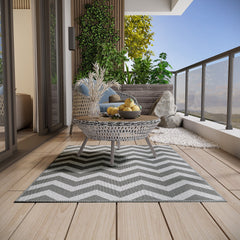 Outsunny 121 x 182 cm(4x6ft) Outdoor Rug Reversible Mat Plastic Straw Rug Portable RV Camping Mat for Garden Deck Picnic Indoor, Light Grey & White