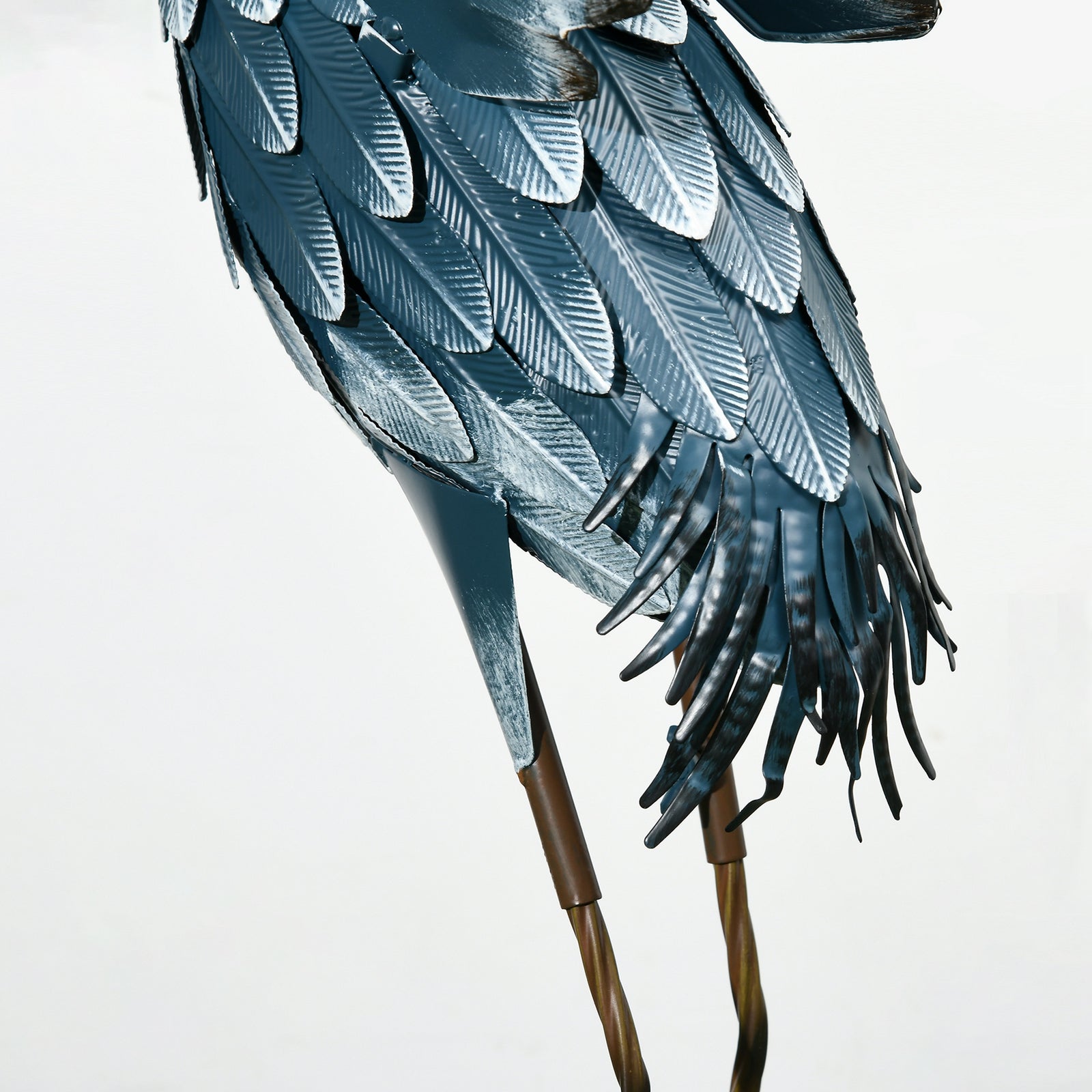 Outsunny Heron Garden Statues, Standing Garden Ornament, Metal Garden Gift with Stakes, Blue & White