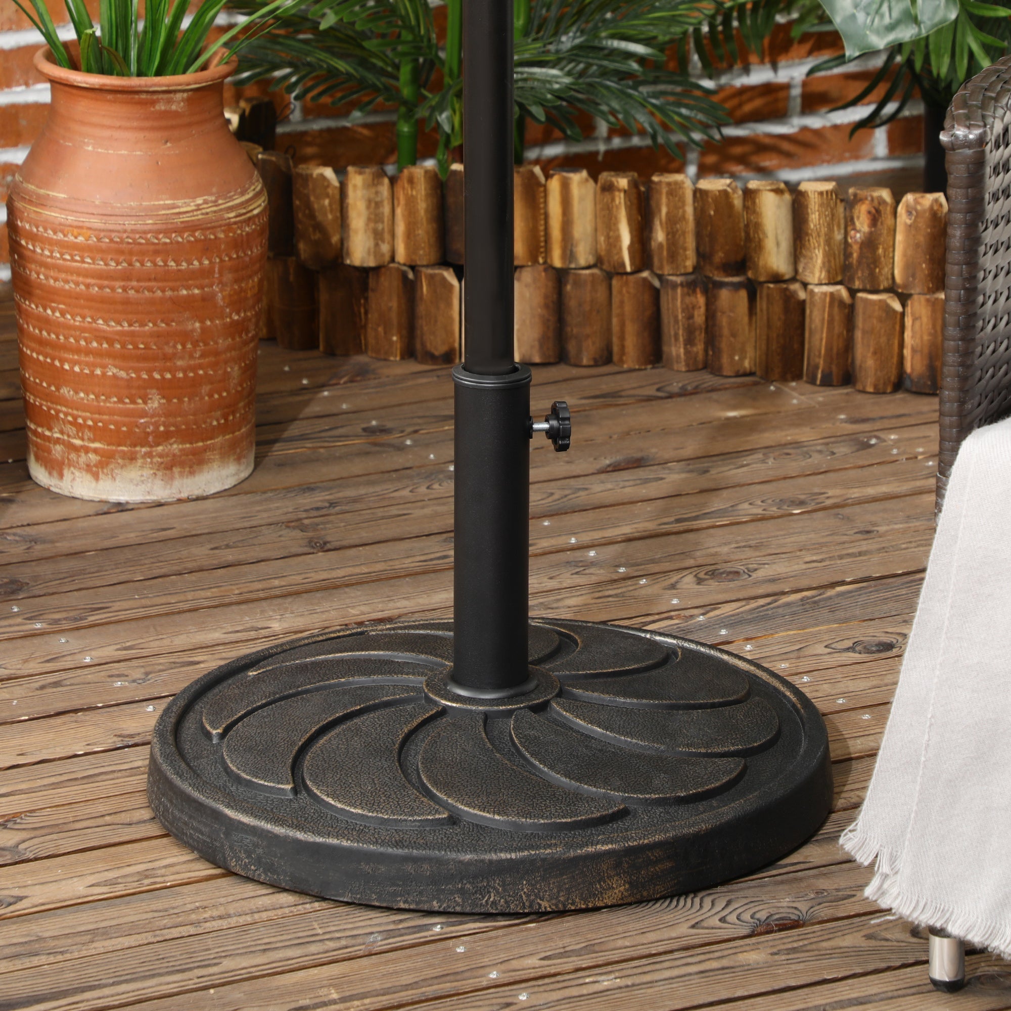 Outsunny 18kg Resin Garden Parasol Base, Round Outdoor Market Umbrella Stand Weight for Poles of Î¦38mm to Î¦48mm, Bronze