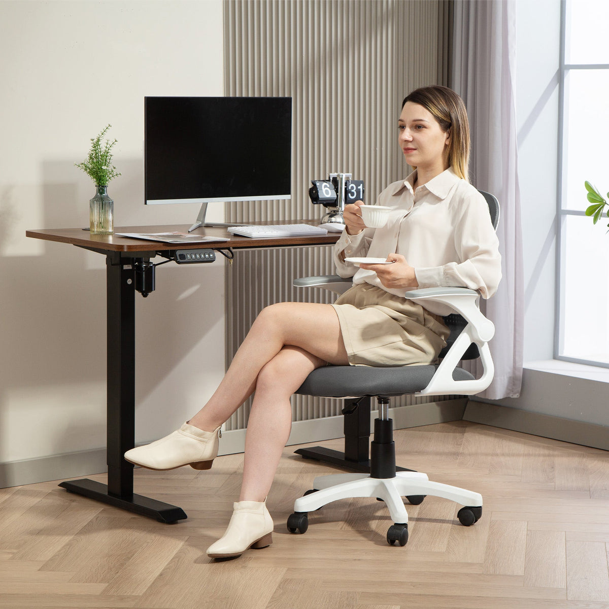 HOMCOM Breathable Mesh Office Chair, Ergonomic Swivel Computer Chair with Flip-up Armrests, Lumbar Back Support for