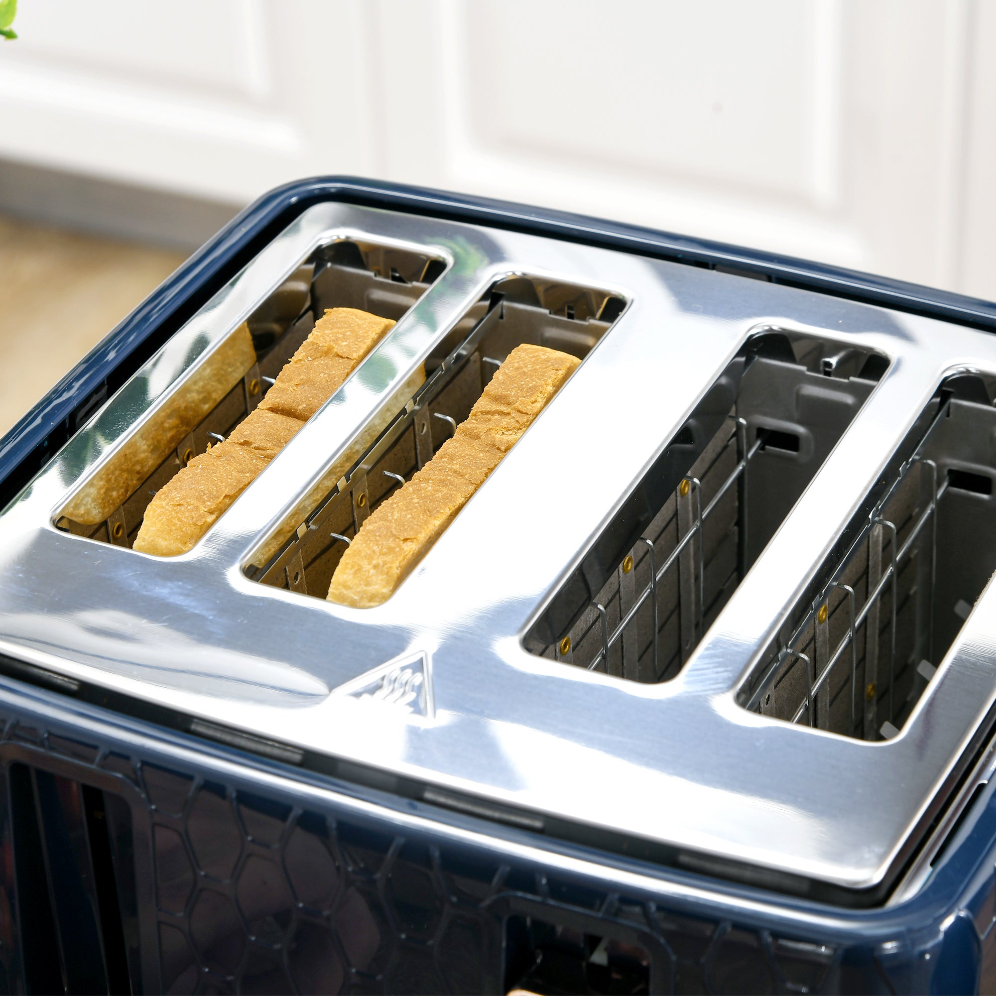 HOMCOM Kettle and Toaster Set, 1.7L 3000W Fast Boil Jug Kettle with Auto Shut Off, 4 Slice Toaster with 7 Level Browning Controls & Crumb Tray, UK Otter Thermostat, Blue