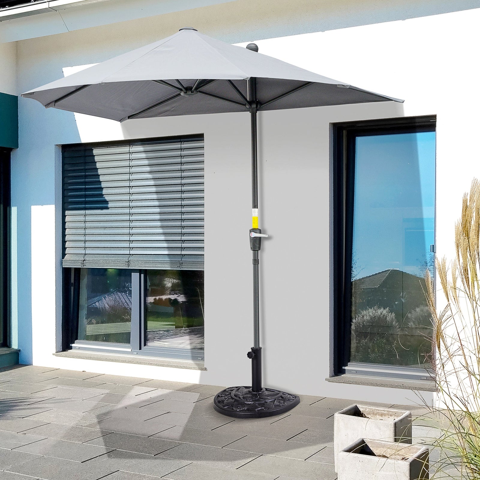 Outsunny 9kg Resin Parasol Base, Half Round Umbrella Stand with Floral Design for Garden, Outdoor, Suitable Umbrella Rod: Φ3.8cm, Φ4.8cm, Black