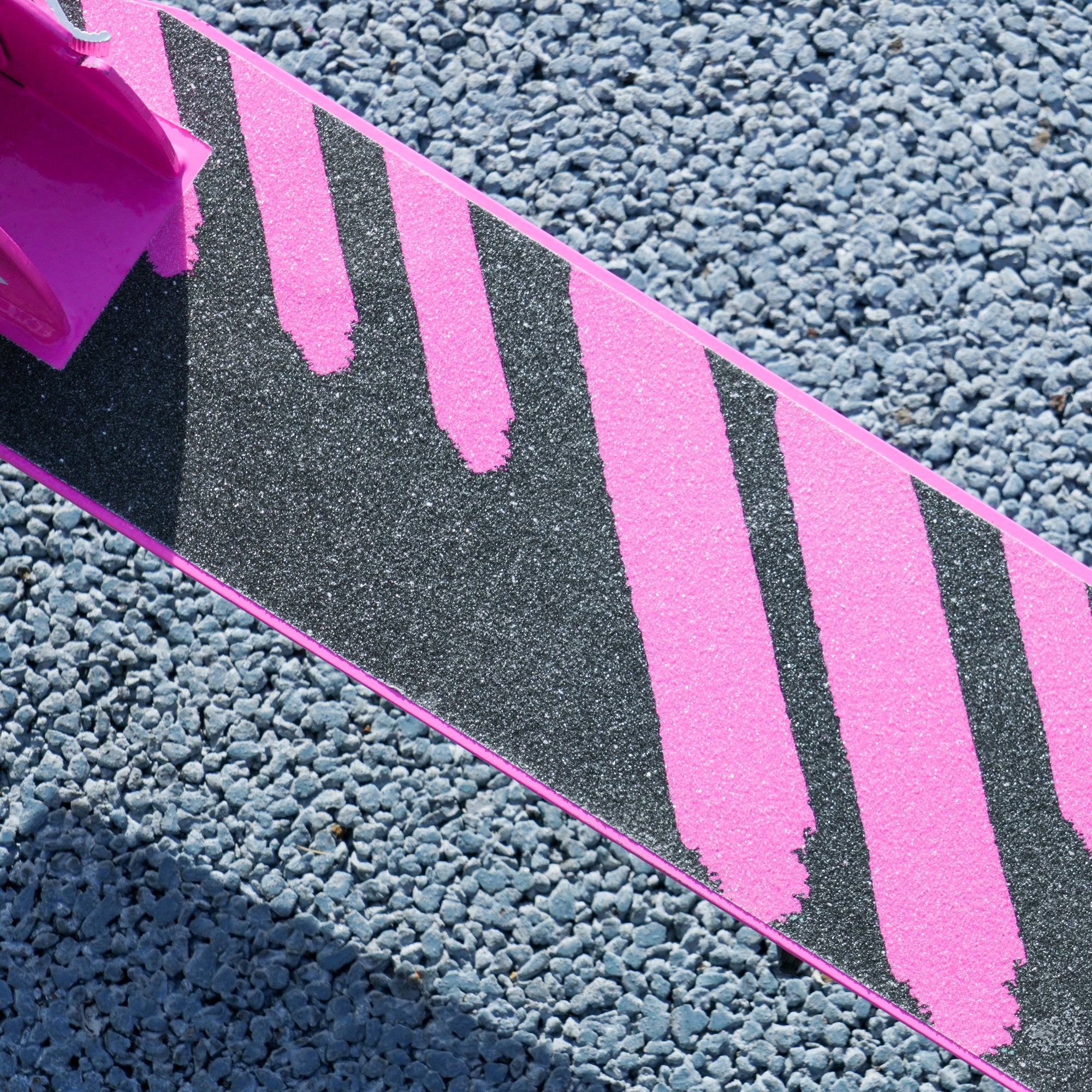 AIYAPLAY Scooter for Kids Aged 3-8 Years, with Adjustable Handle, Two Light Up Wheels, Handbrake, Rear Brake, Pink