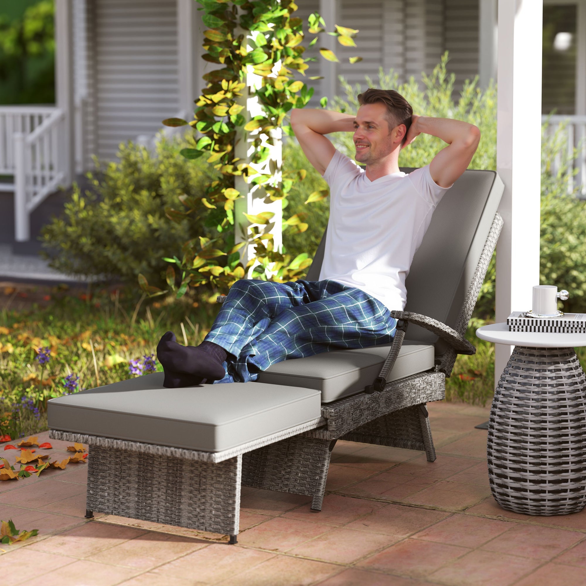 Outsunny 80Â° Reclining Rattan Lounger - Grey