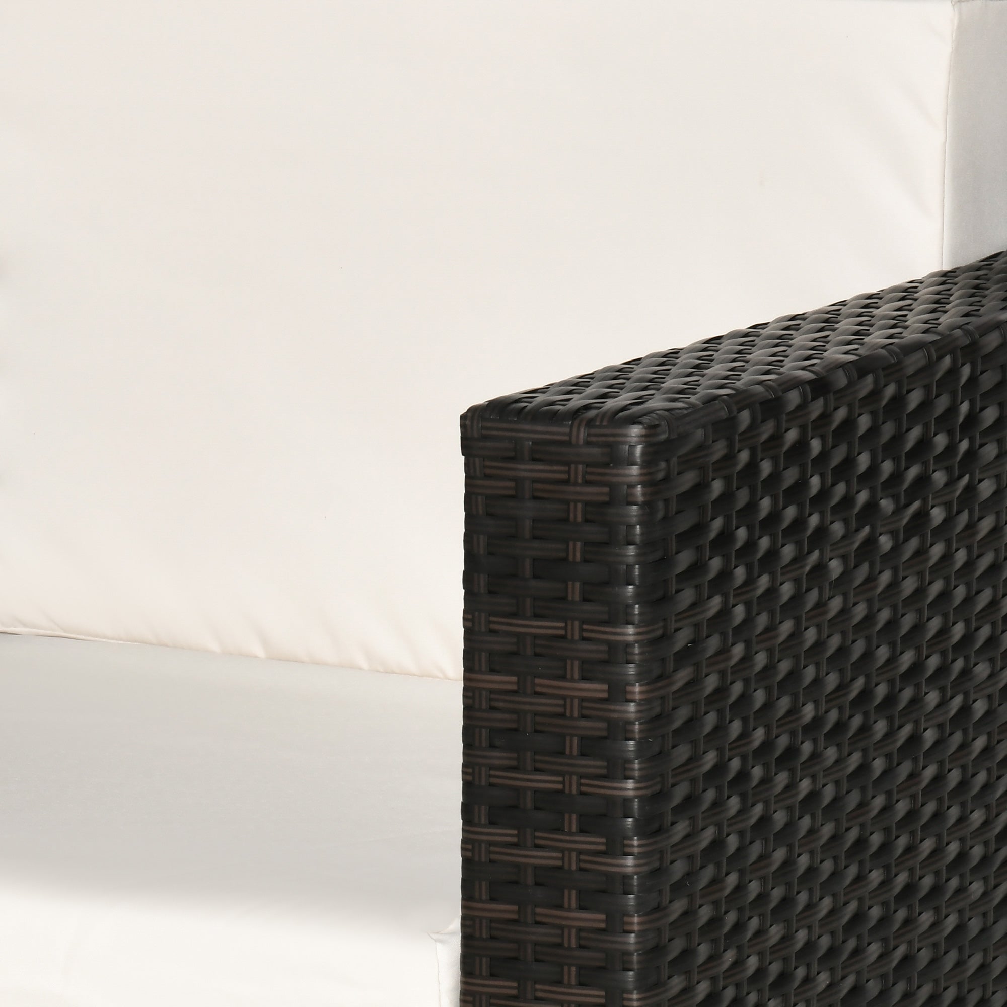 Outsunny Single Seater Rattan Chair, PE Wicker Garden Armchair with 10 cm Thickened Cushion, All-Weather Rattan Garden Chair with Armrests, Brown