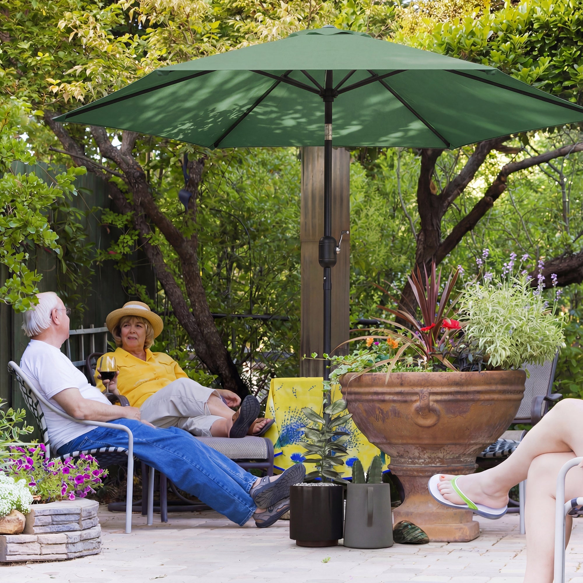 Outsunny 2.6 m Garden Parasol Umbrella with Aluminium Pole, Outdoor Patio Umbrella with Tilt and Crank, Vent, Dark Green