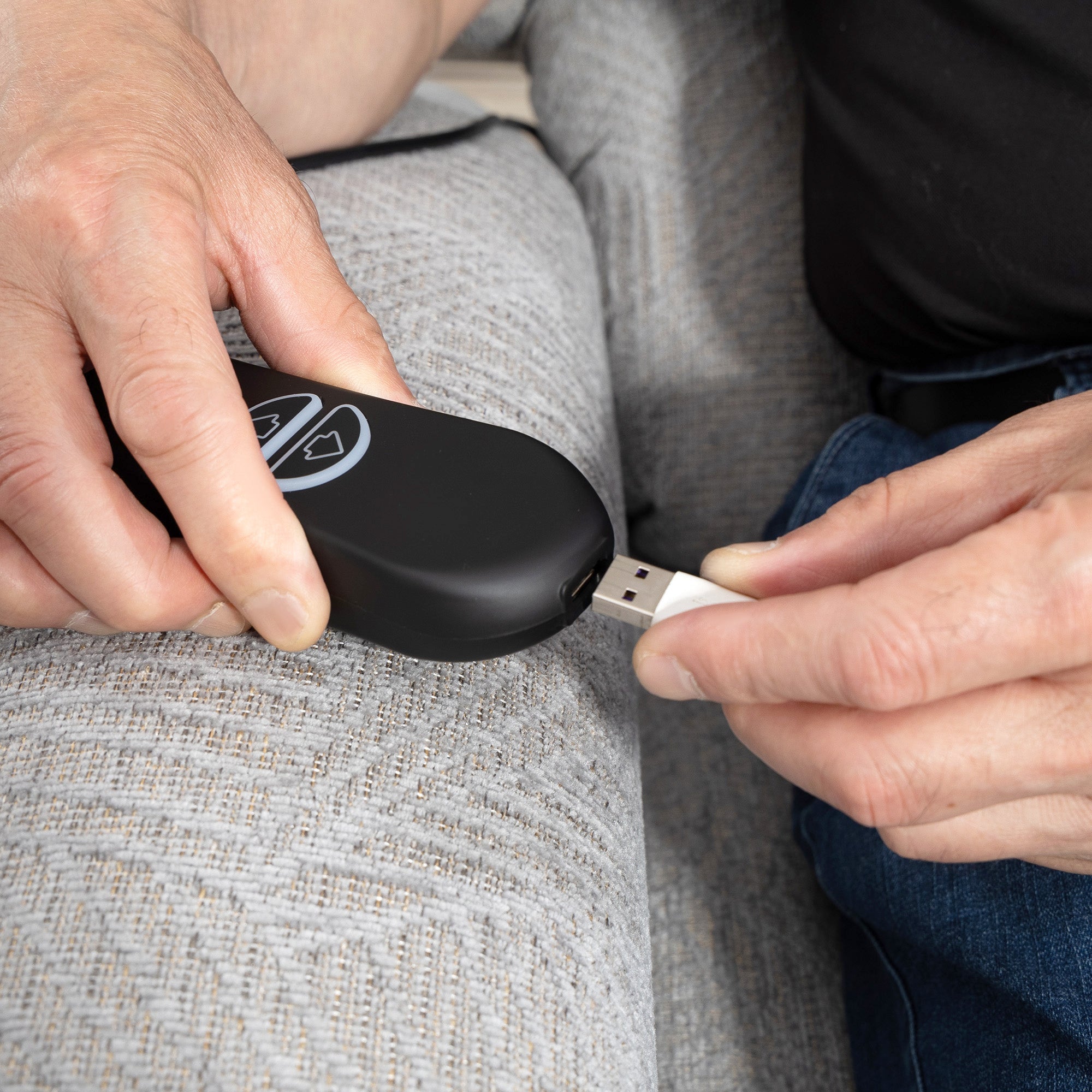 HOMCOM Velvet-Feel Electric Riser Recliner Chair - Grey