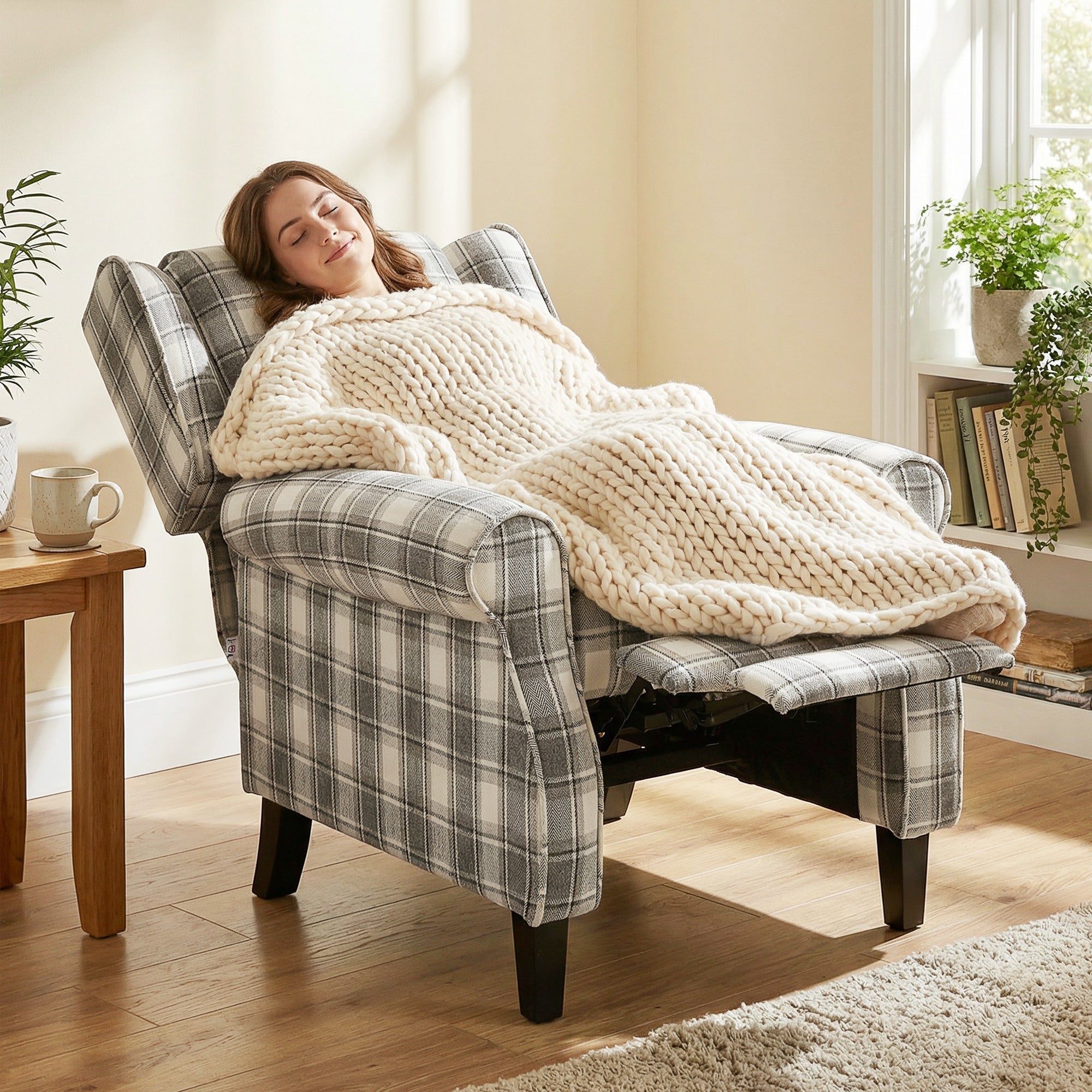 HOMCOM 160Â° Reclining Armchair, with Footrest - Grey and White