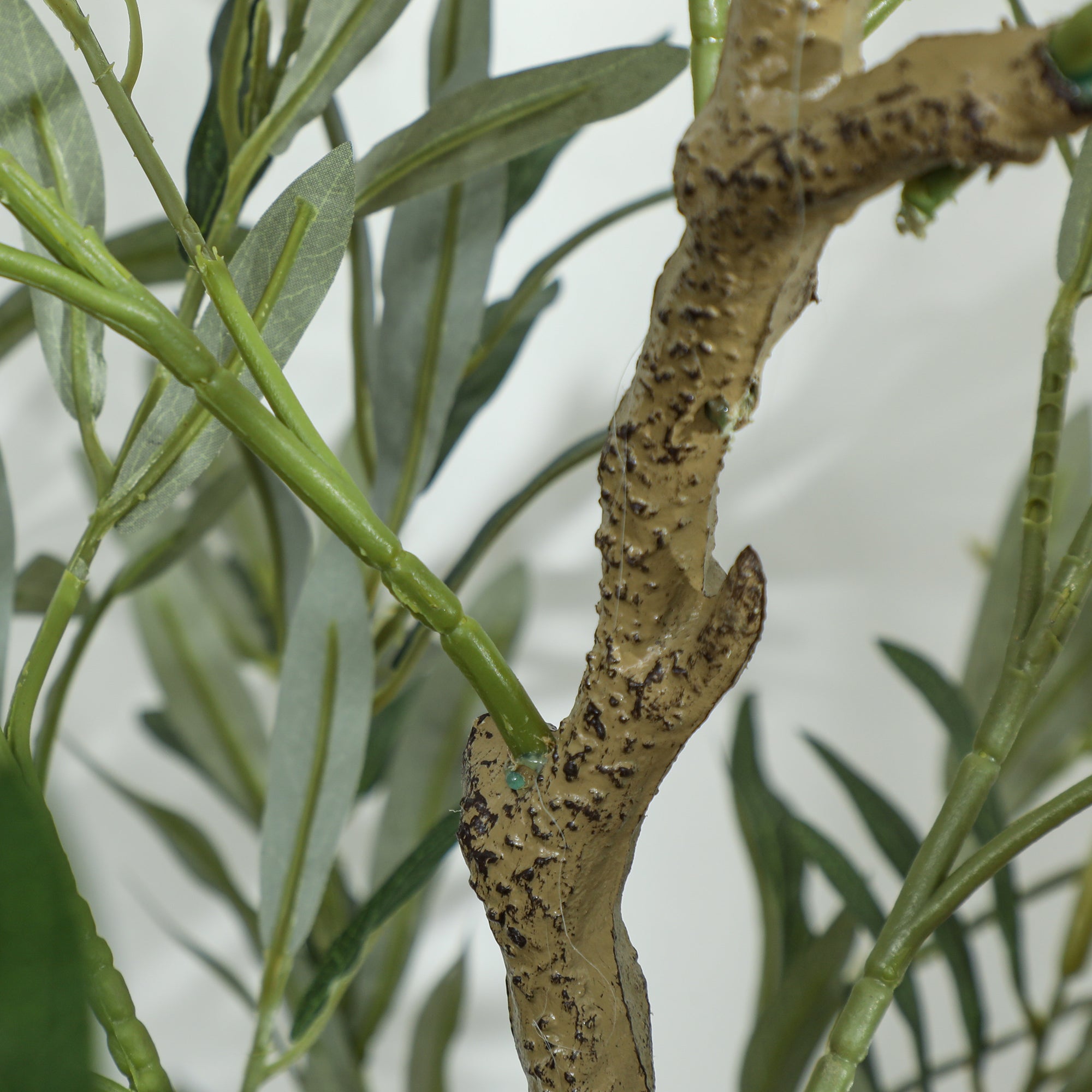 HOMCOM 5ft/ 150cm Decorative Artificial Plant, Silk Olive Tree with 720 Leaves and 32 Olive Fruits in Pot, Fake Plant for Home, Office, Living Room, Indoor Decor