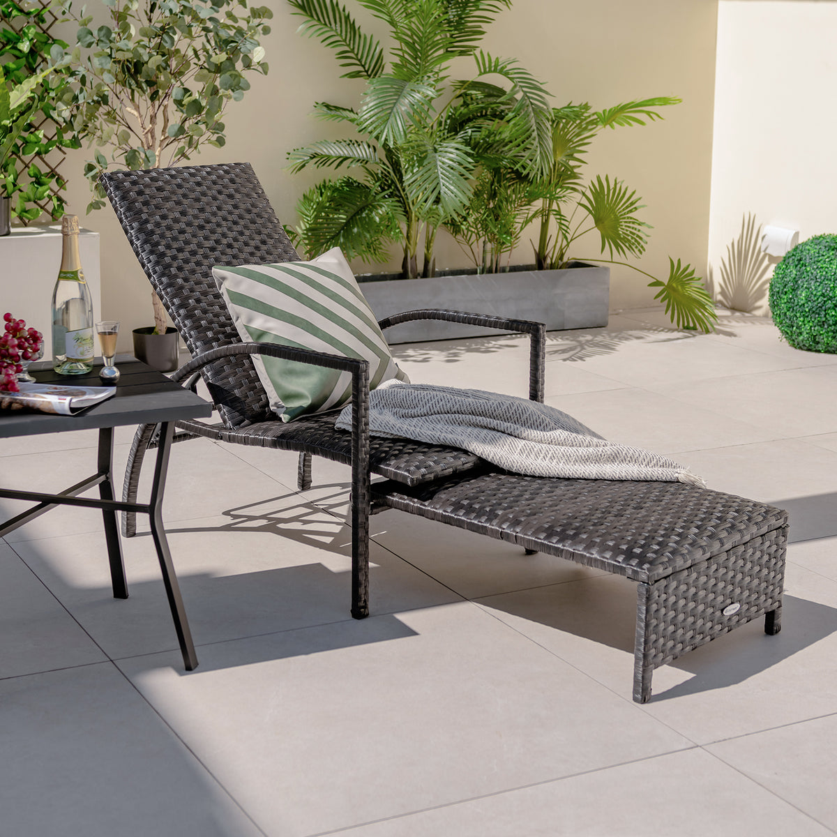 Patio Chaise Lounge with 5-Level Adjustable Backrest-Brown