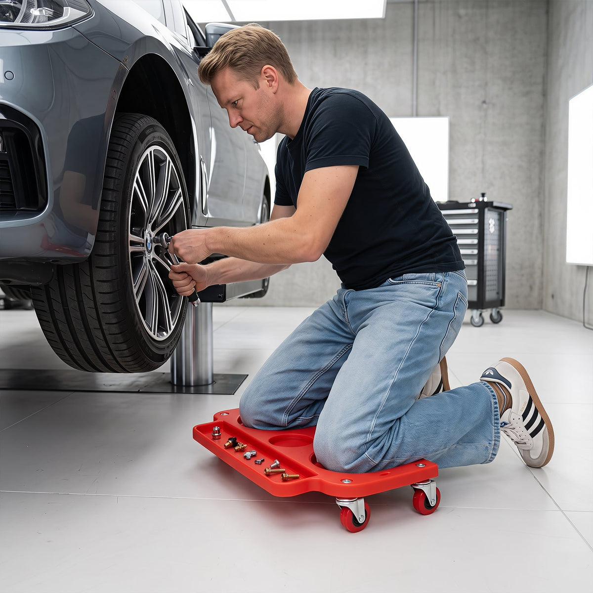 Rolling Knee Creeper with 360° Swivel Casters-Red