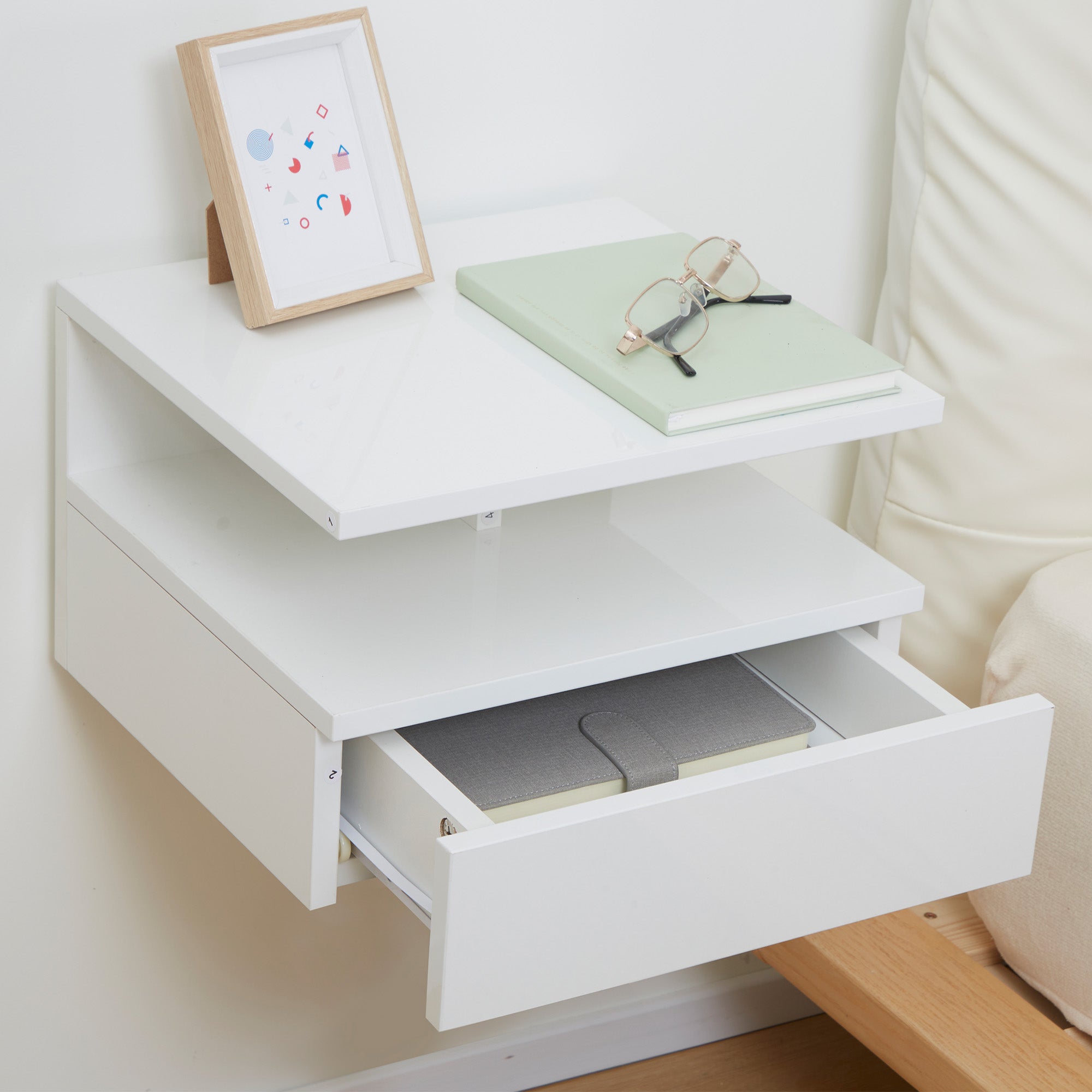 HOMCOM Set of Two Floating High Gloss Bedside Tables - White