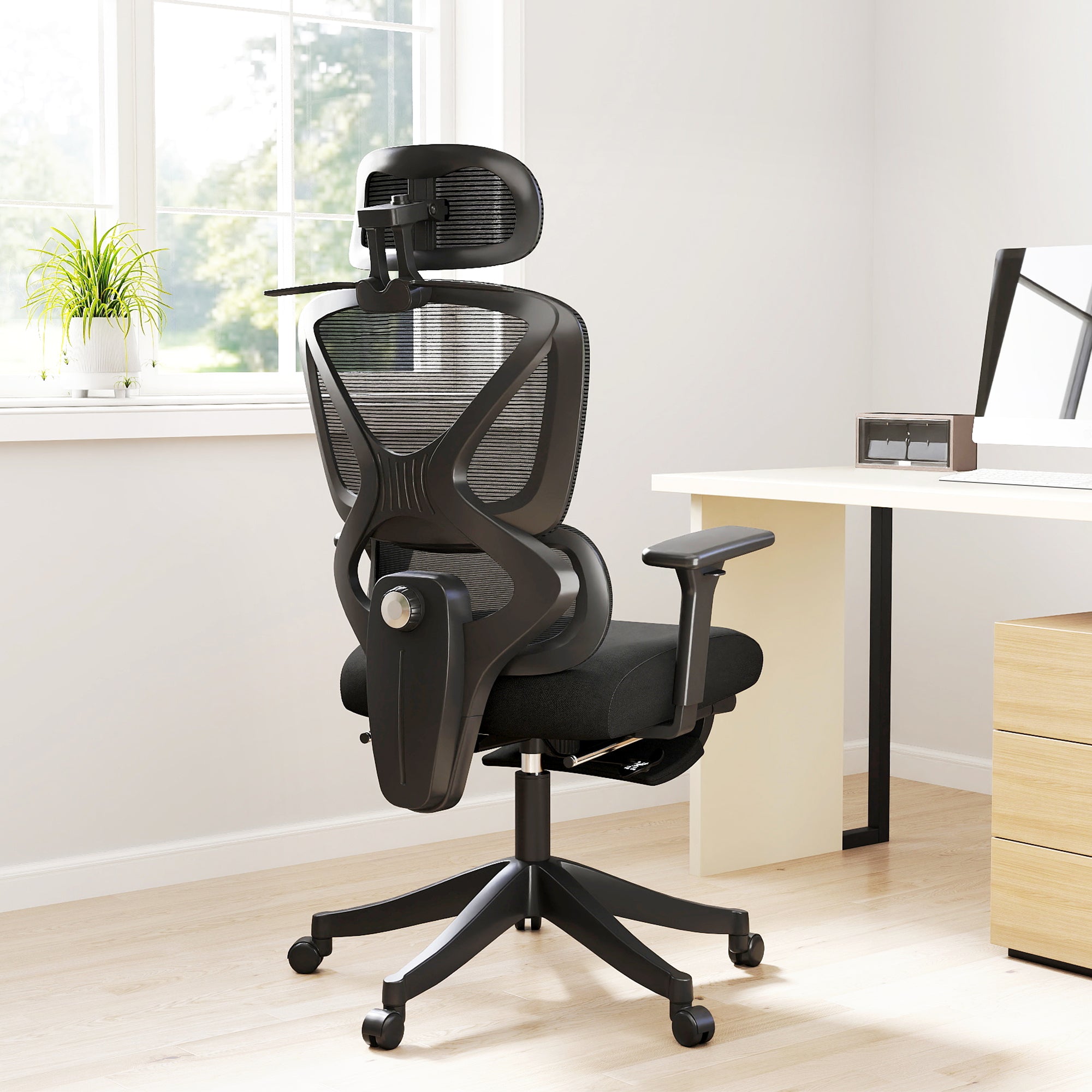 HOMCOM Ergonomic and Adjustable Office Chair - Black