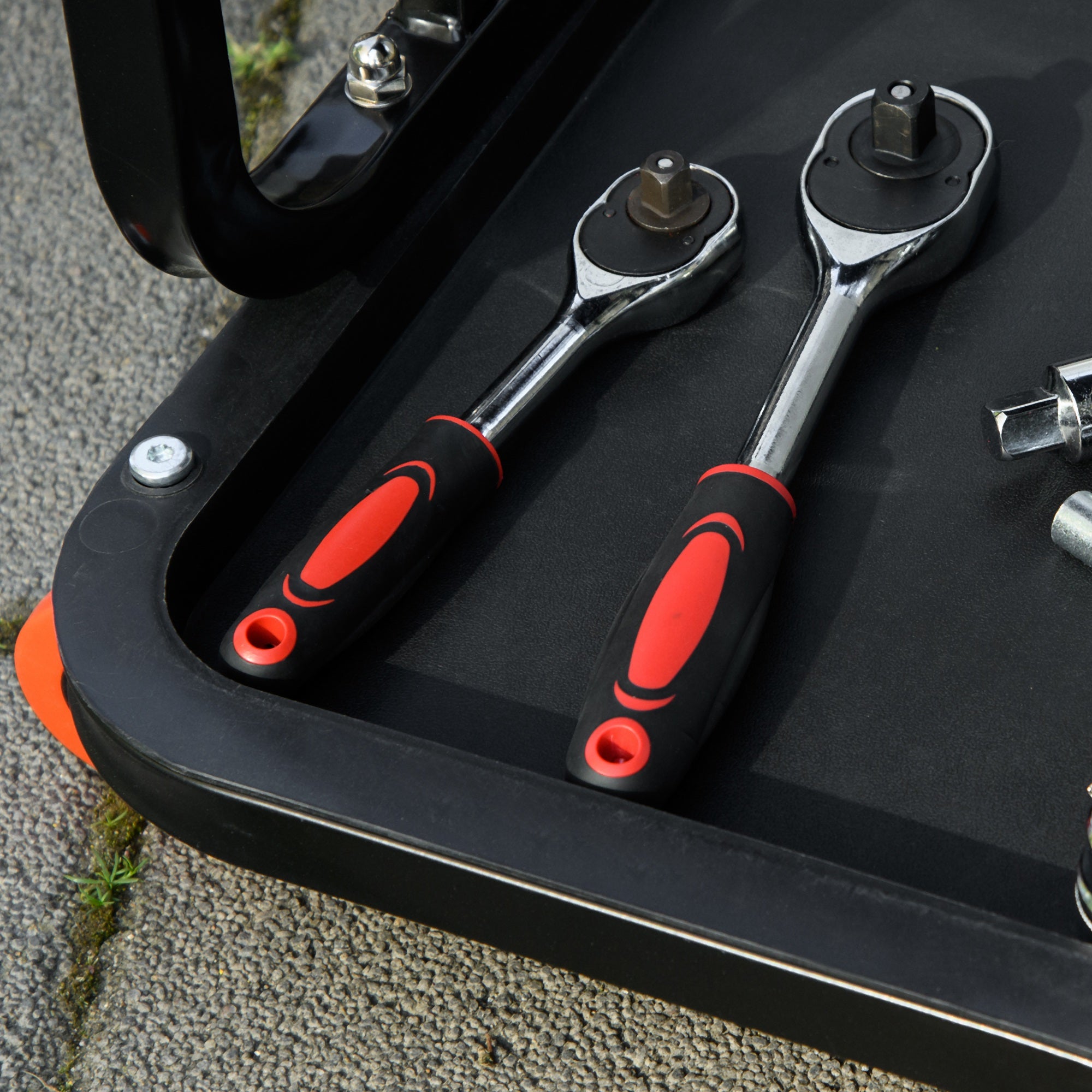 HOMCOM Workshop Stool, Rolling Machine Stool with 360√Ç¬∞ Swivel, Padded Seat, Tool Tray, Red