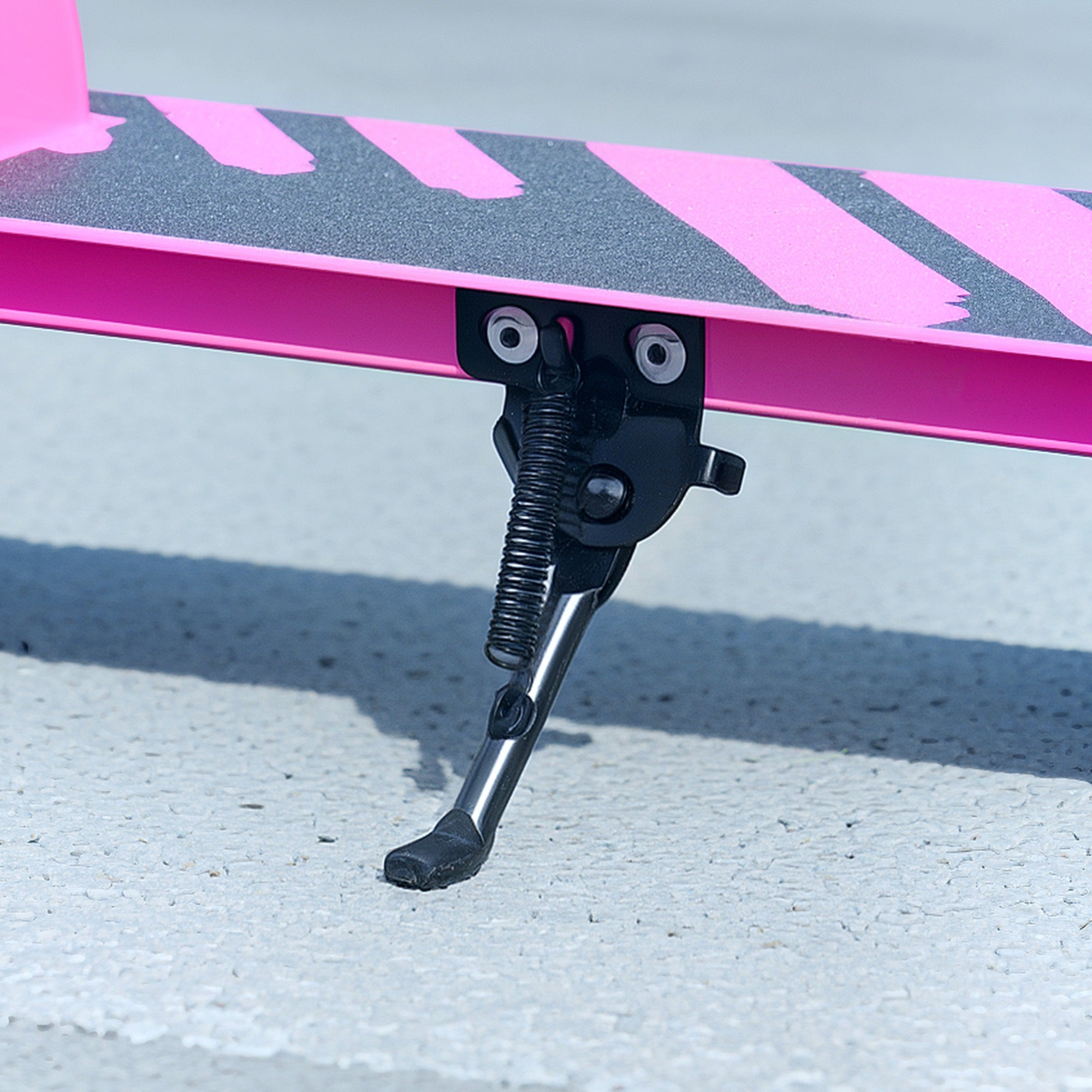 AIYAPLAY Scooter for Kids Aged 3-8 Years, with Adjustable Handle, Two Light Up Wheels, Handbrake, Rear Brake, Pink