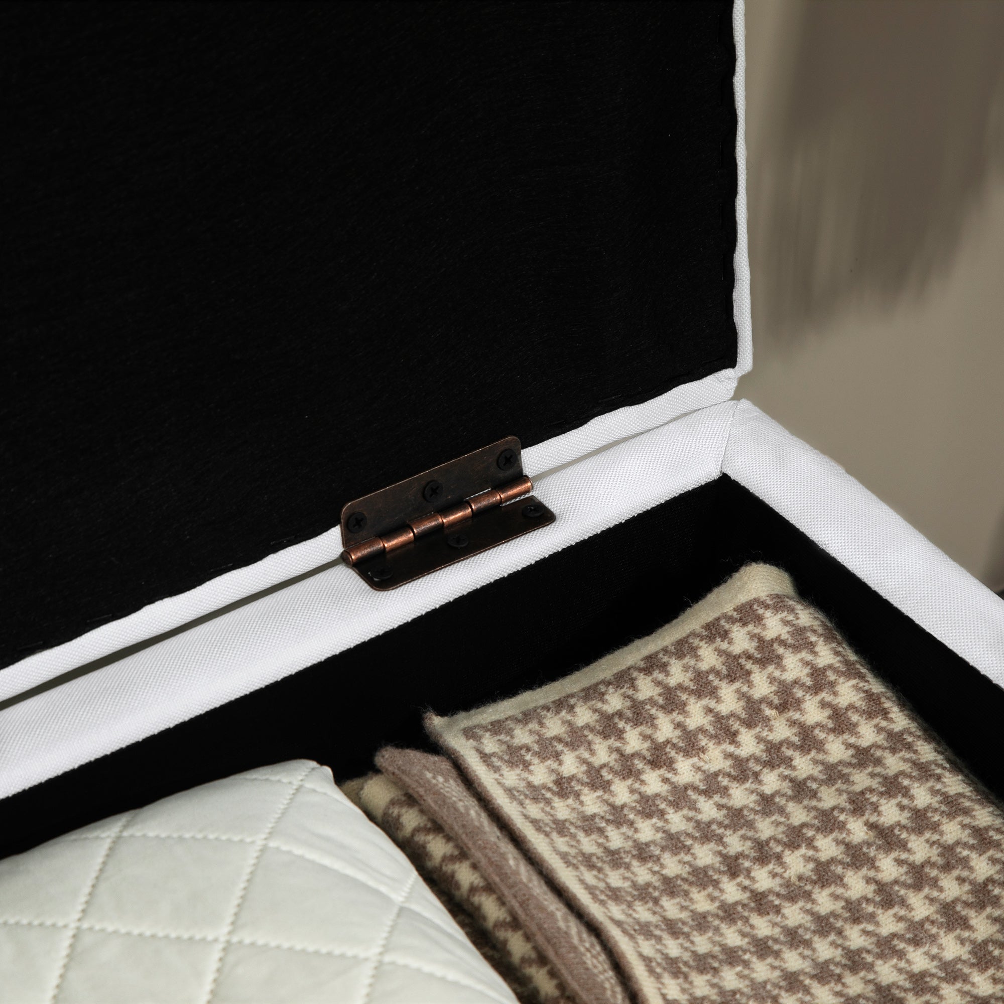 HOMCOM 30L Linen Storage Ottoman Padded Footstool with Rubberwood Legs for Storage Box, Bed End, Shoe Bench, Seating, Cream White