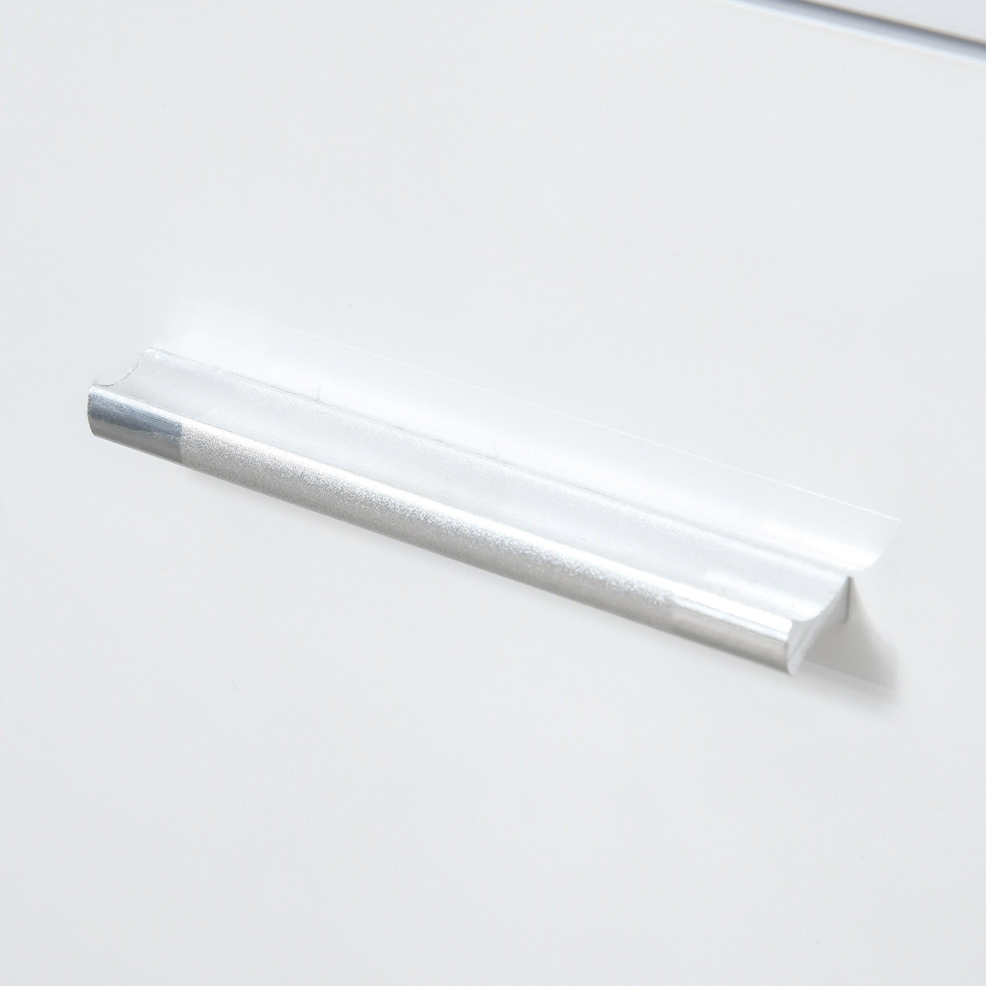 HOMCOM Sideboard, Modern Storage Cabinet with 2 Drawers, 2 Doors and Adjustable Shelf, Kitchen Cabinet for Living Room, Dining Room, High Gloss White