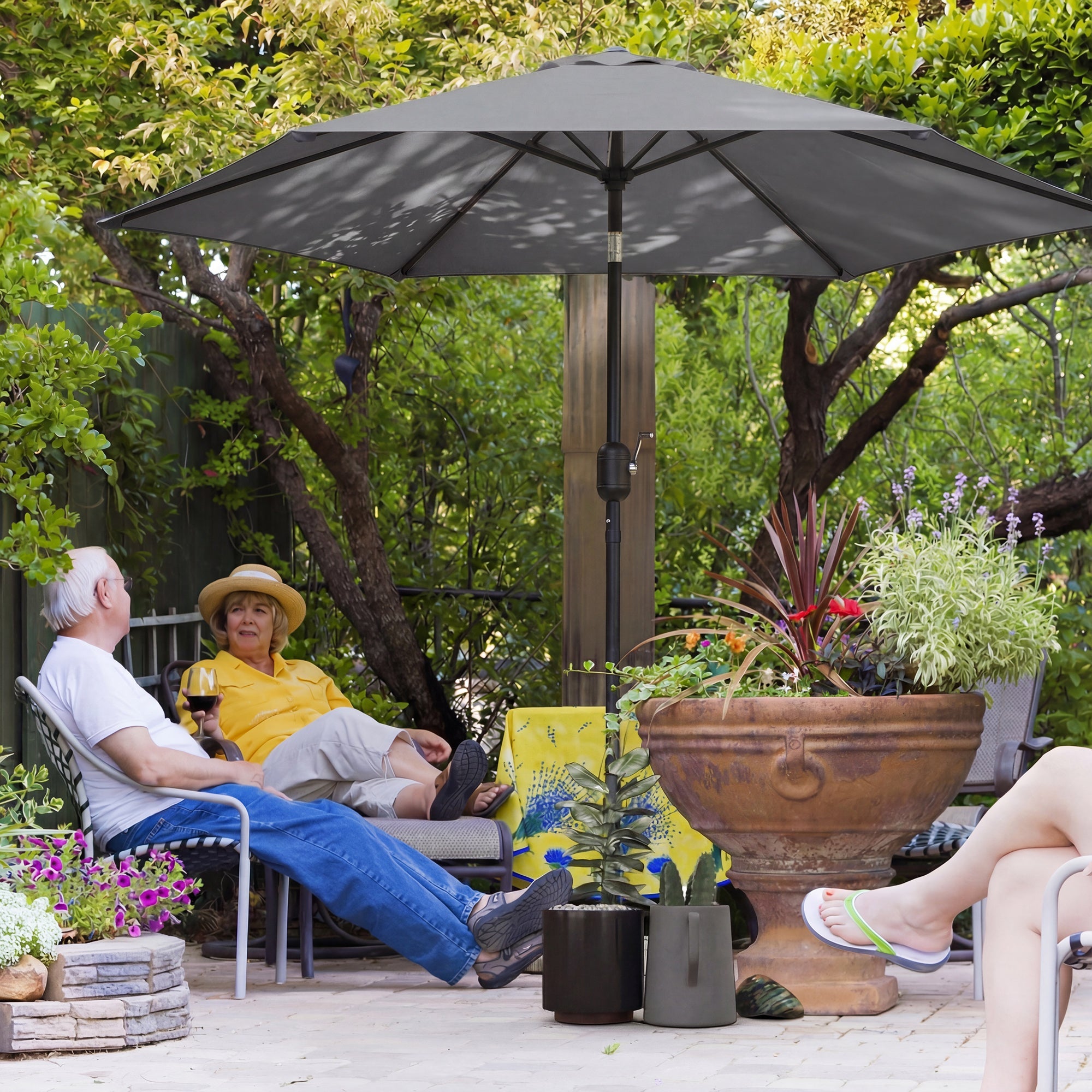 Outsunny 2.6 m Garden Parasol Umbrella with Aluminium Pole, Outdoor Patio Umbrella with Tilt and Crank, Vent, Grey