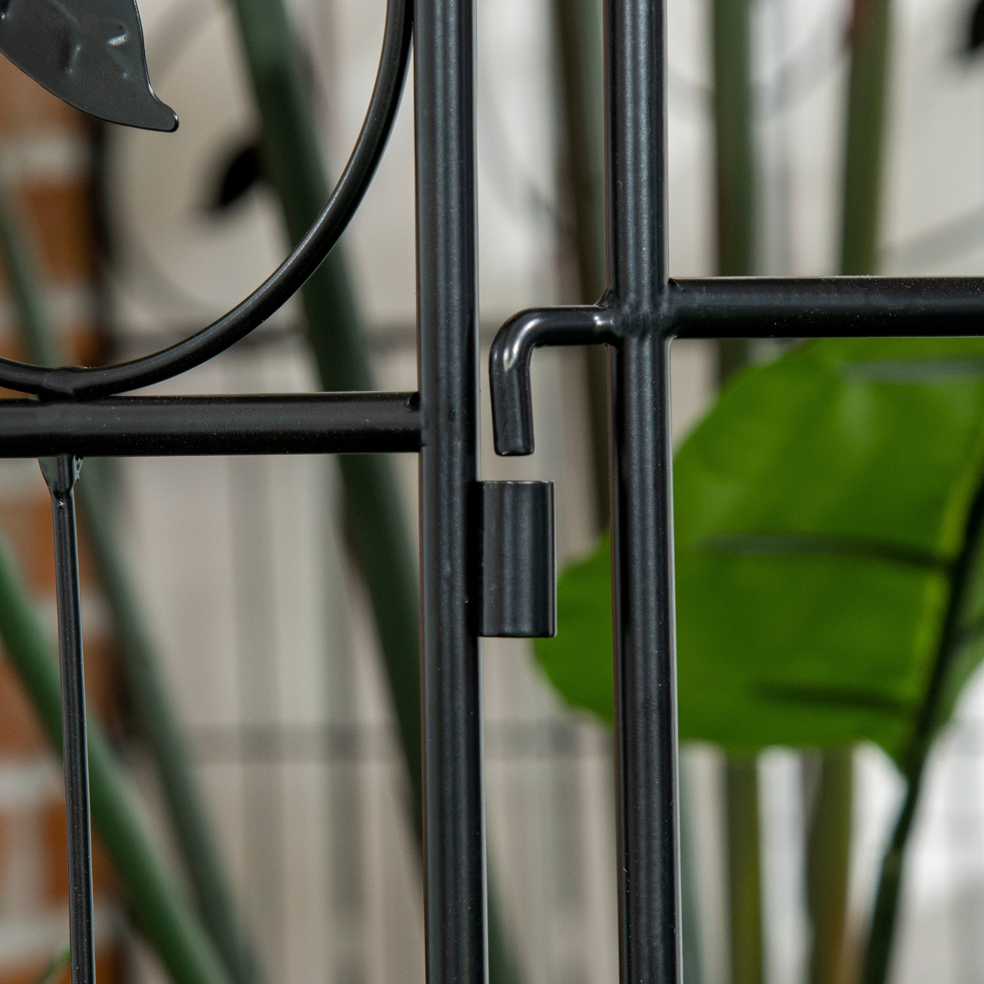 Outsunny Decorative Garden Fencing, 4PCs Outdoor Picket Fence Panels, 43in x 11.5ft Rustproof Metal Wire Landscape Flower Bed Border Edging Animal Barrier, Black