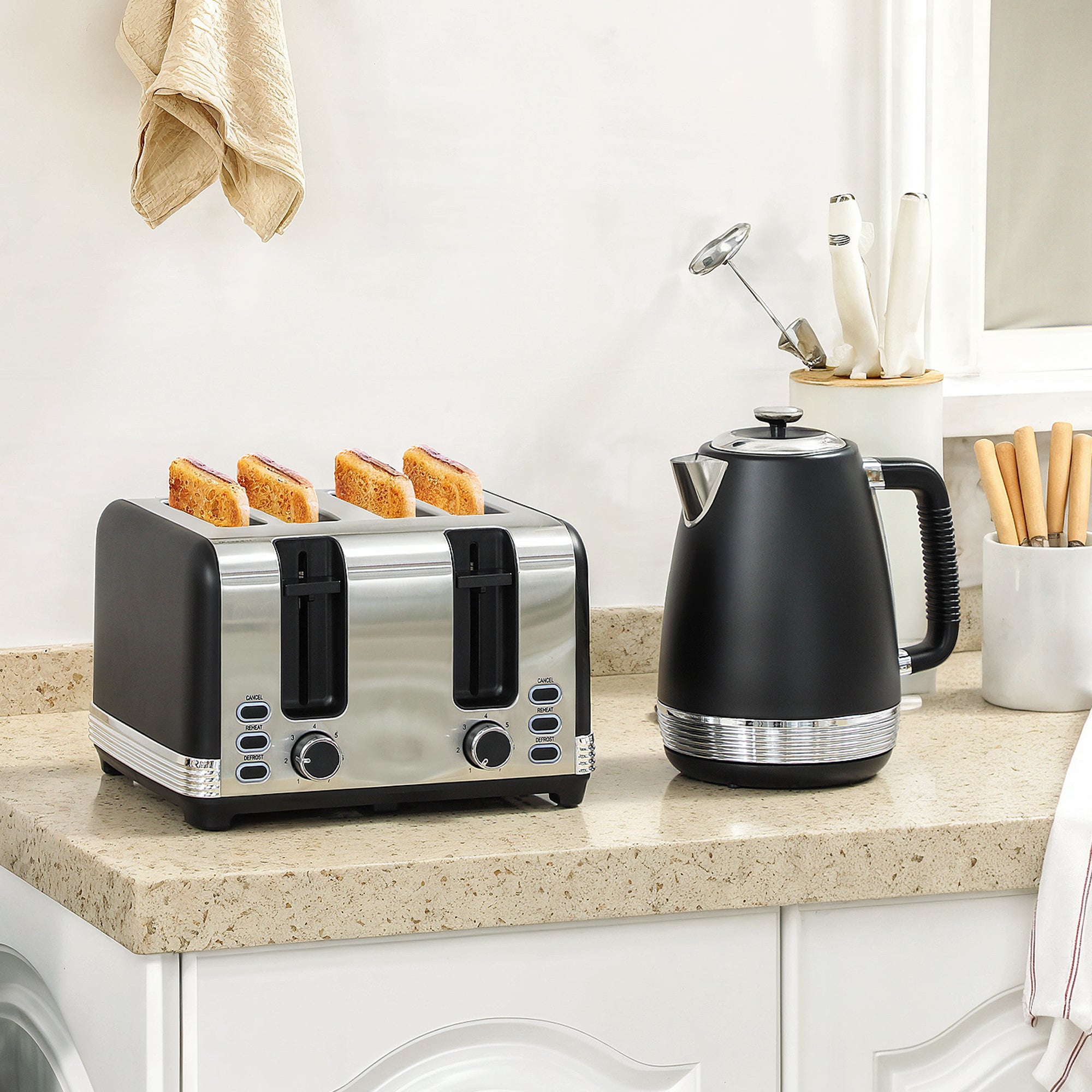 HOMCOM Stainless Steel Kettle and Toaster Set, 1.7L 3000W Rapid Boil Jug Kettle with UK Strix Thermostat, Limescale Filter, 4 Slice Toaster with 7 Browning Controls, Crumb Tray, Black and Silver Tone