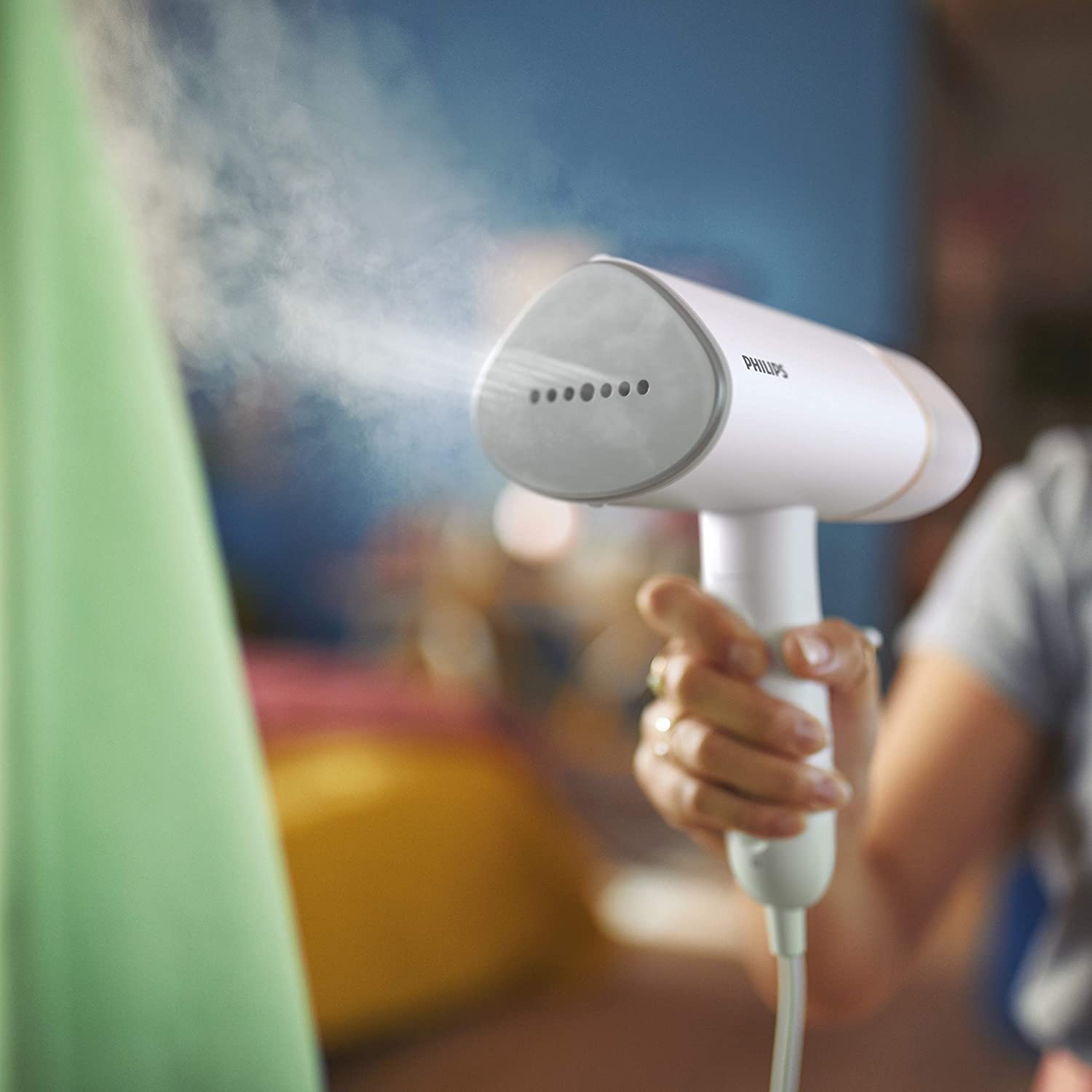 Philips Handheld Steamer 3000 Series review: The handheld garment steamer  is budget-friendly and portable