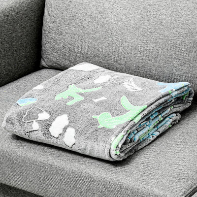 HOMCOM Glow in The Dark Flannel Fleece Blanket for Sofas, All-Season Fluffy Warm Throw Blanket for Bed, Couch, Chair, Kids Dinosaur Luminous Blanket for Boys and Girls, 203x152cm, Grey